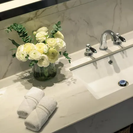 Enchanting Penthouse With A Breathtaking 360 Degrees Panoramic View In The Heart Of 아파트
