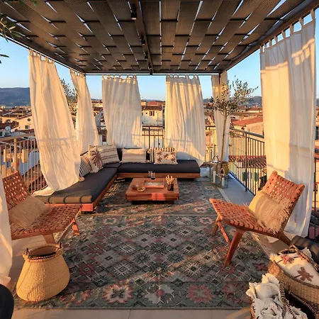 Enchanting Penthouse With A Breathtaking 360 Degrees Panoramic View In The Heart Of 아파트 *